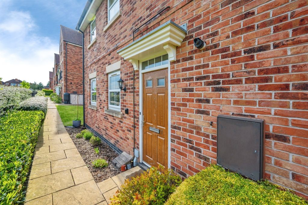 Property photo 2 of 17