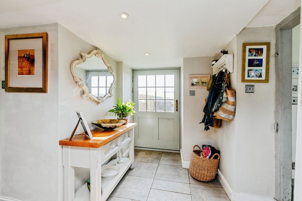 Property photo 3 of 25 Hall