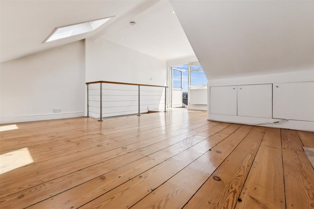 Property photo 2 of 11 For Sale - Coombe Road, W4