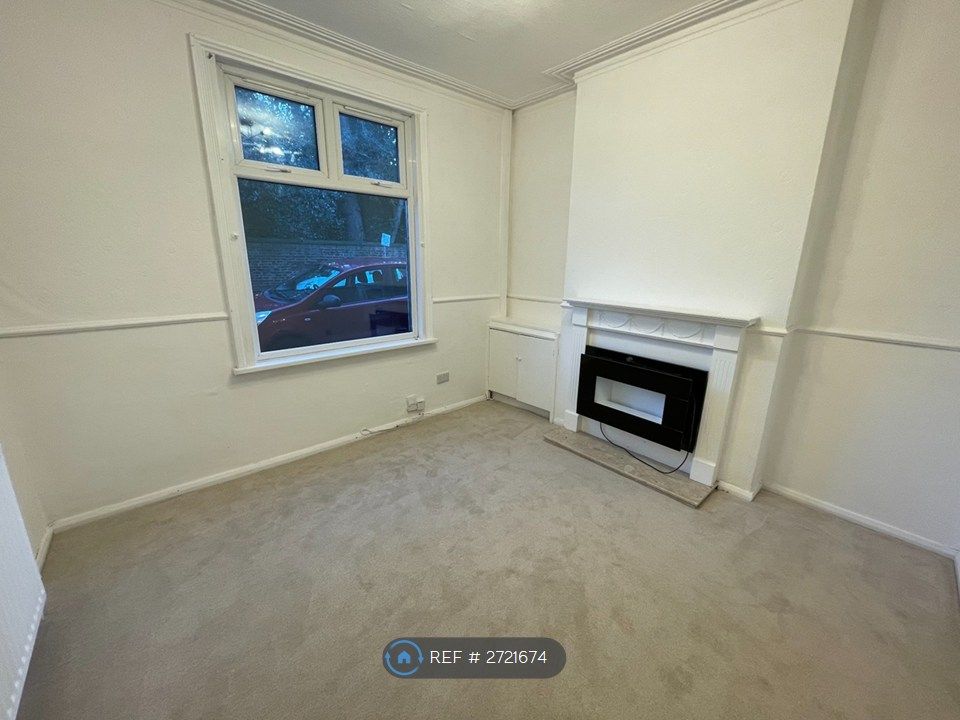 Property photo 3 of 12 Living Room.