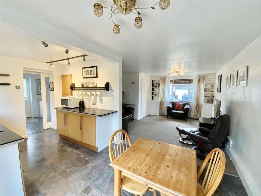 Property photo 3 of 19 Kitchen/ Dining Room