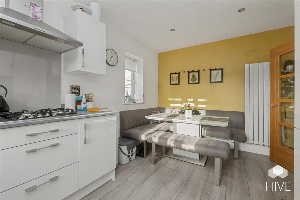 Property photo 2 of 22 Kitchen/Dining Room