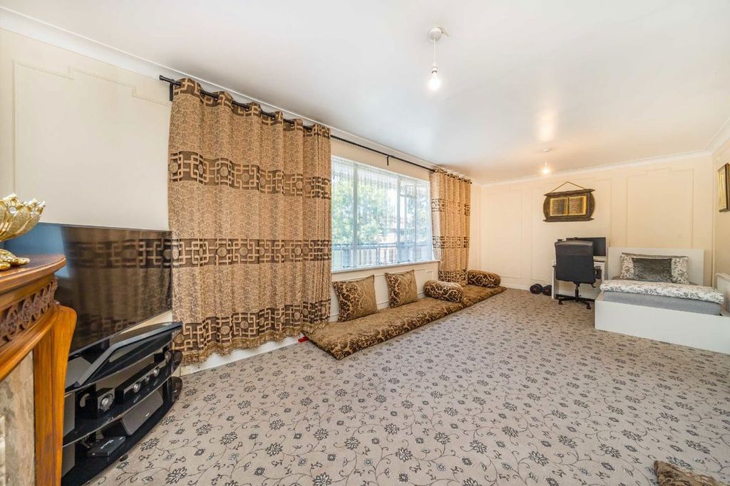 Property photo 3 of 9