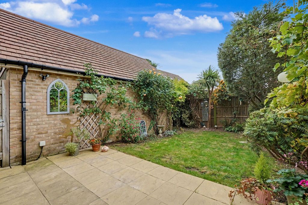 Property photo 2 of 21