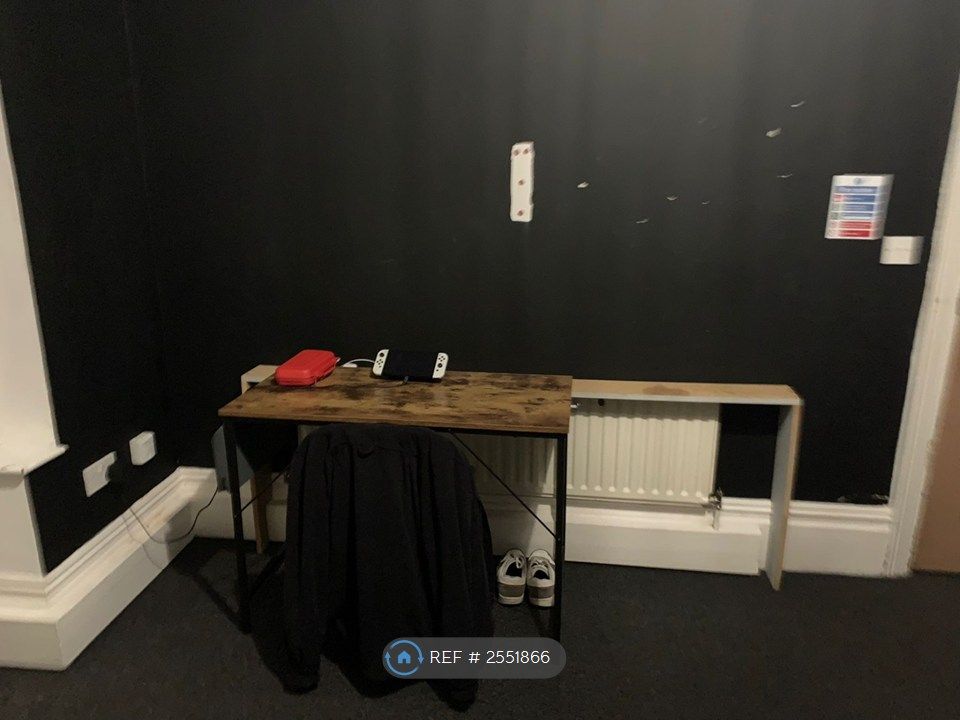 Property photo 3 of 10 Room To Let - View 3
