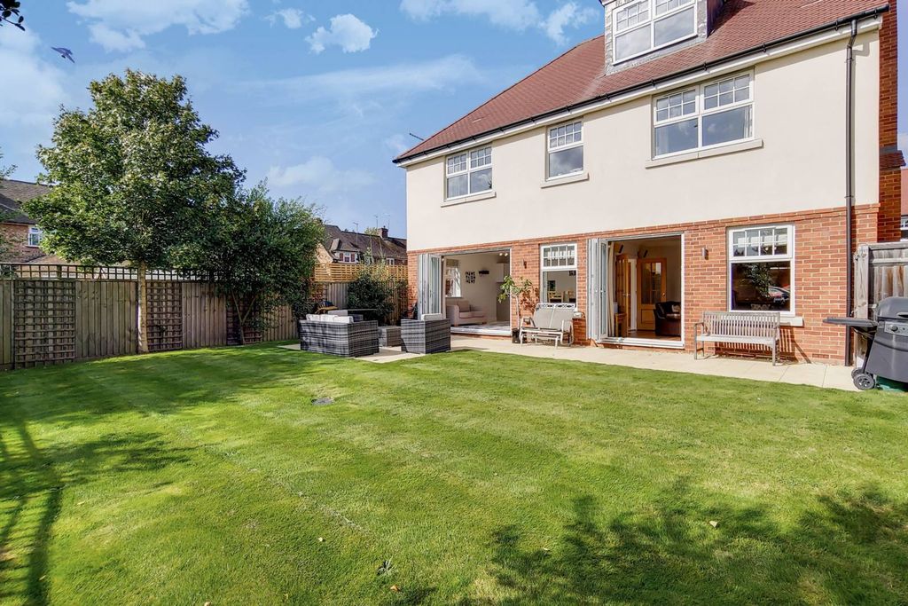 Property photo 1 of 32