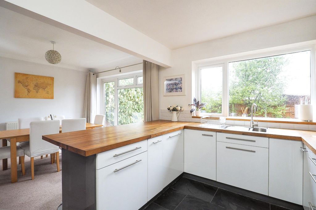 Property photo 2 of 15 Kitchen/Diner