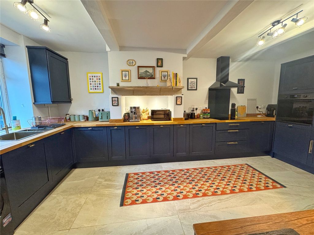 Property photo 2 of 29 Picture No. 27