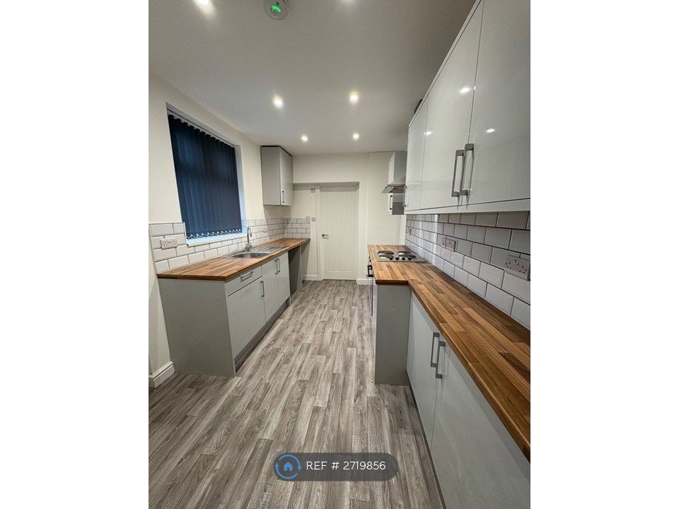 Property photo 3 of 30 Kitchen