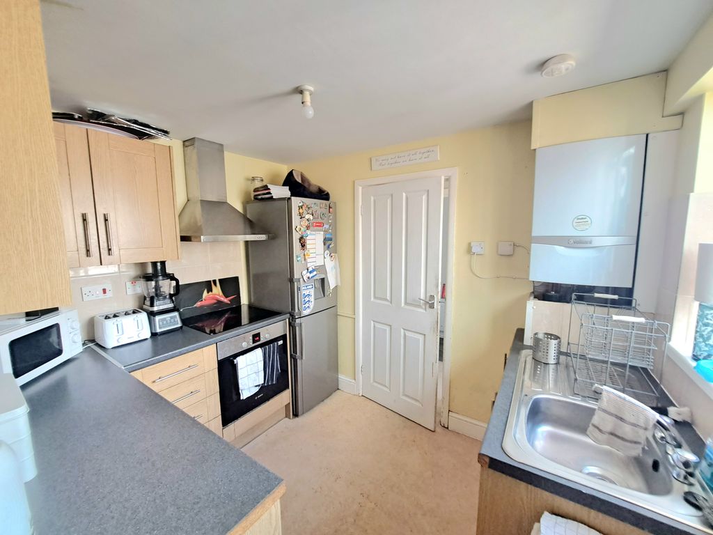Property photo 3 of 5 Kitchen