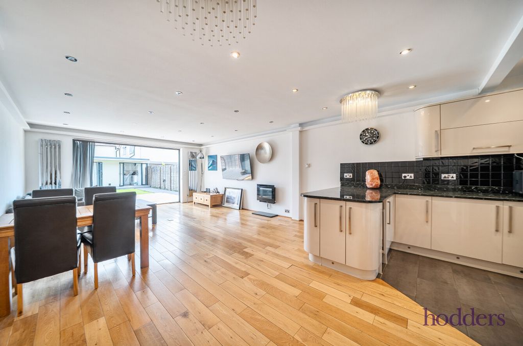 Property photo 2 of 23 43Fd2742-76ce-4B2...