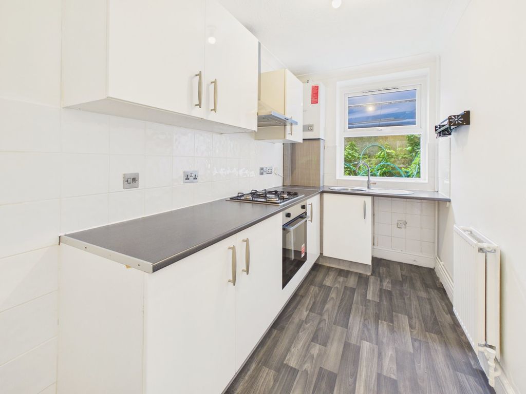 Property photo 3 of 8 Kitchen