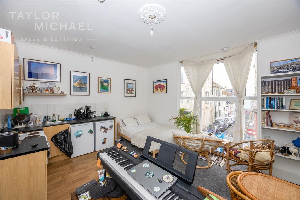 Property photo 3 of 7 Studio Room