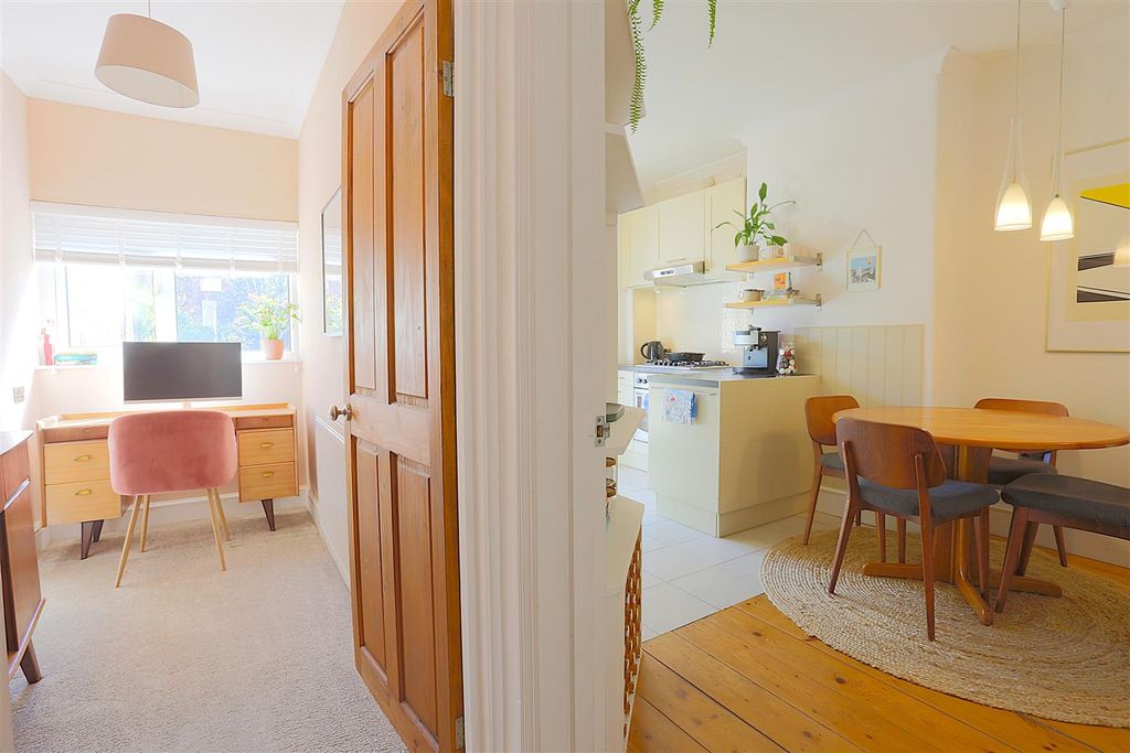 Property photo 3 of 23