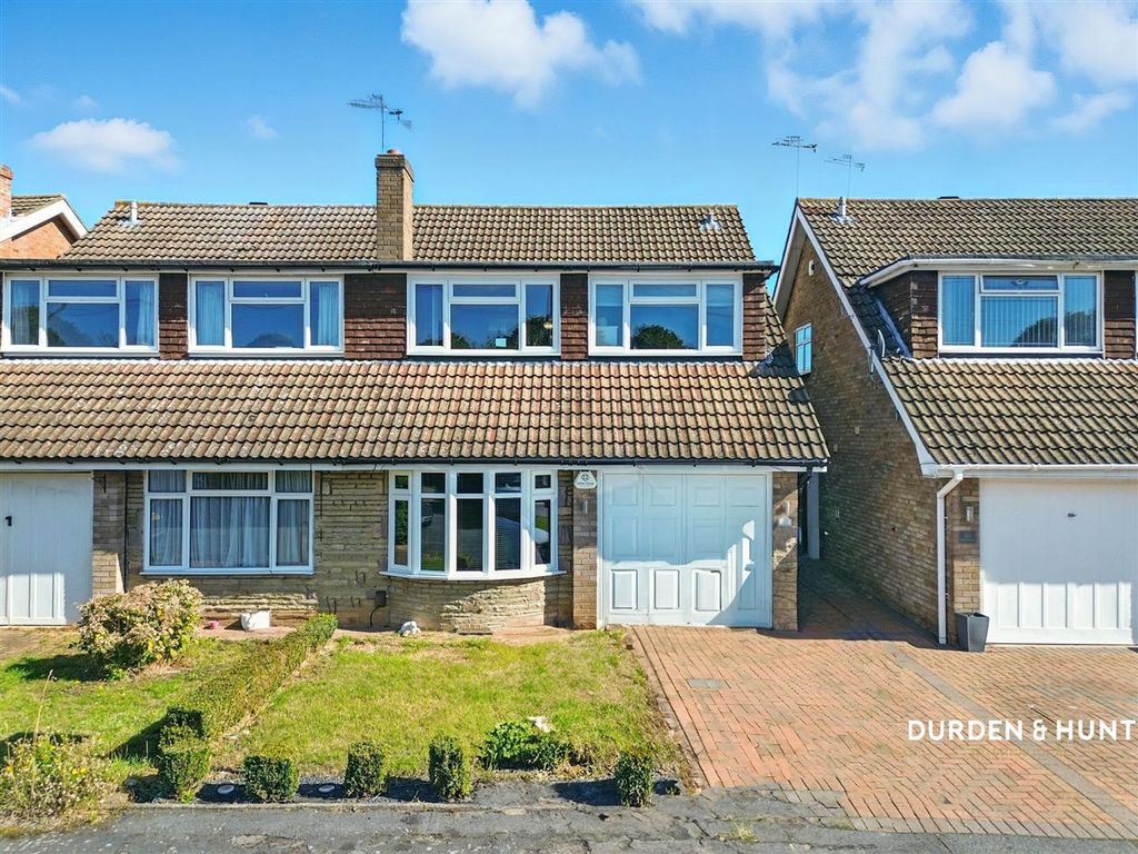 Property photo 1 of 28 Thorncroft