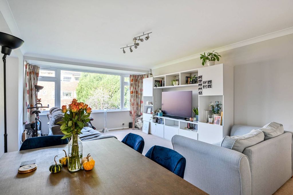 Property photo 3 of 11