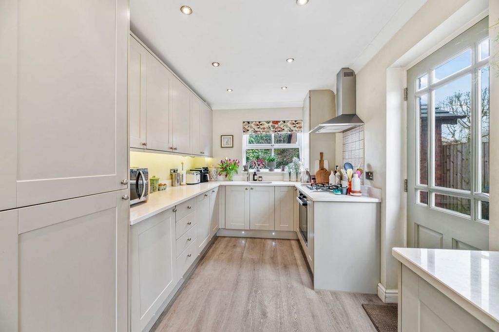 Property photo 3 of 19 Kitchen/Breakfast Room