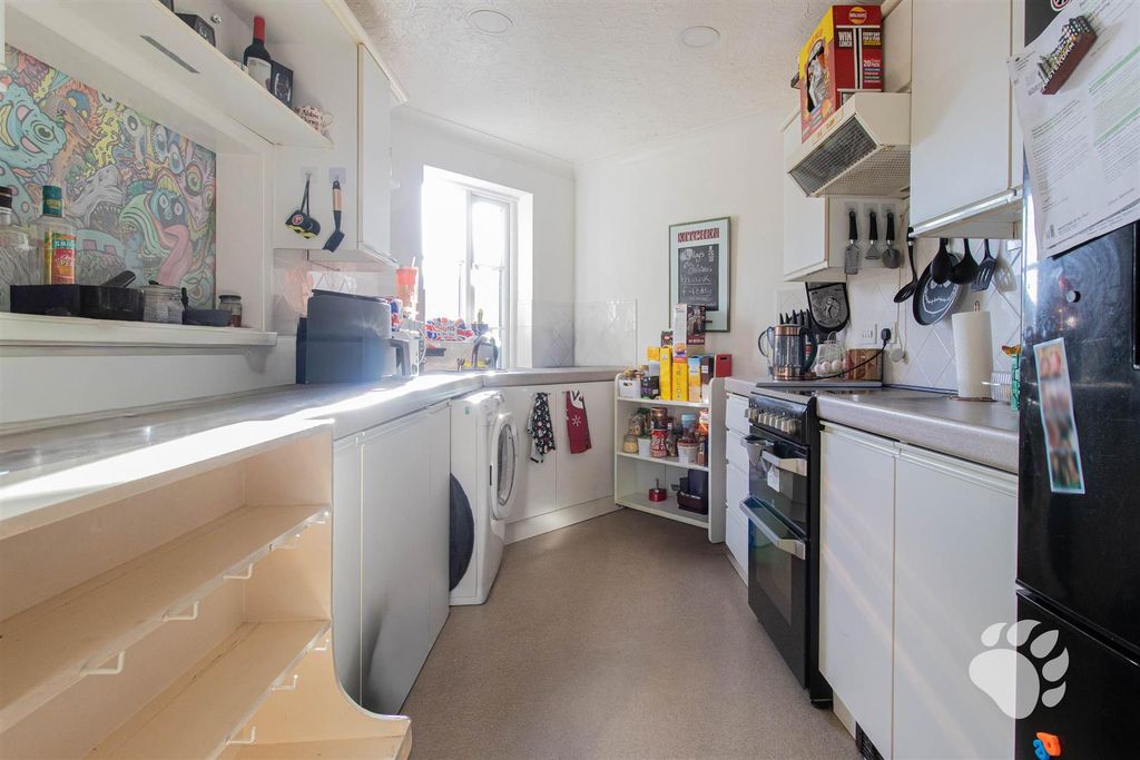 Property photo 2 of 16 Kitchen