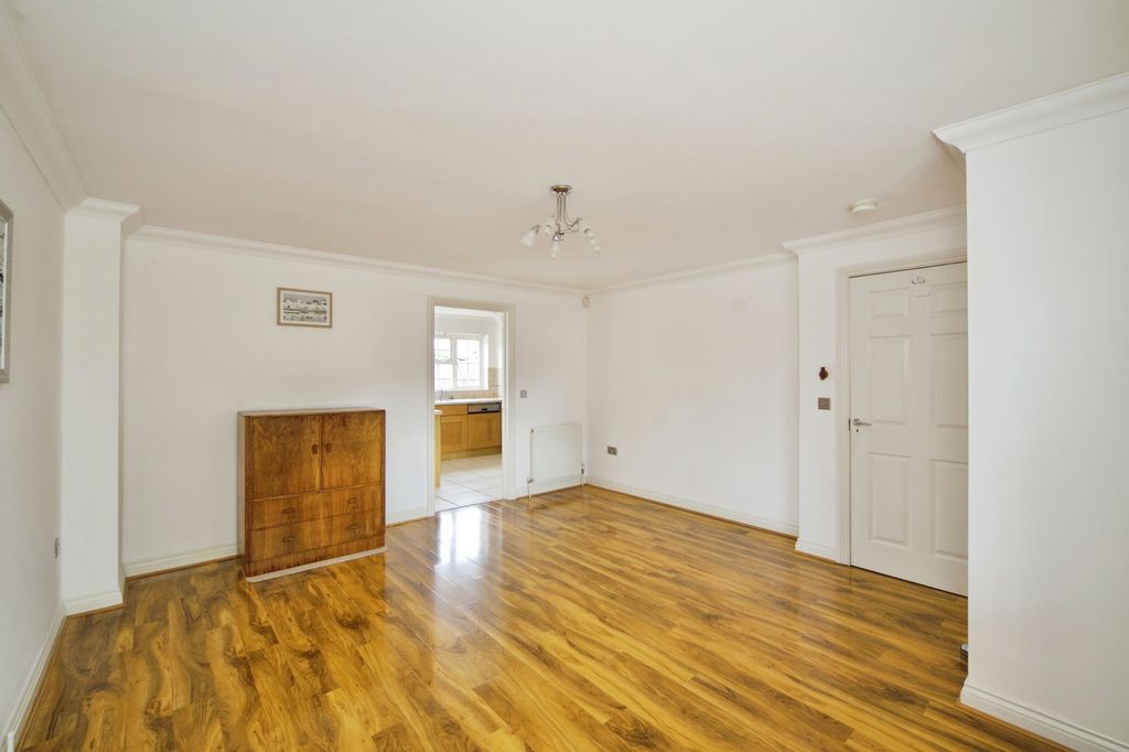 Property photo 3 of 17 Pbox-Img.Jpg