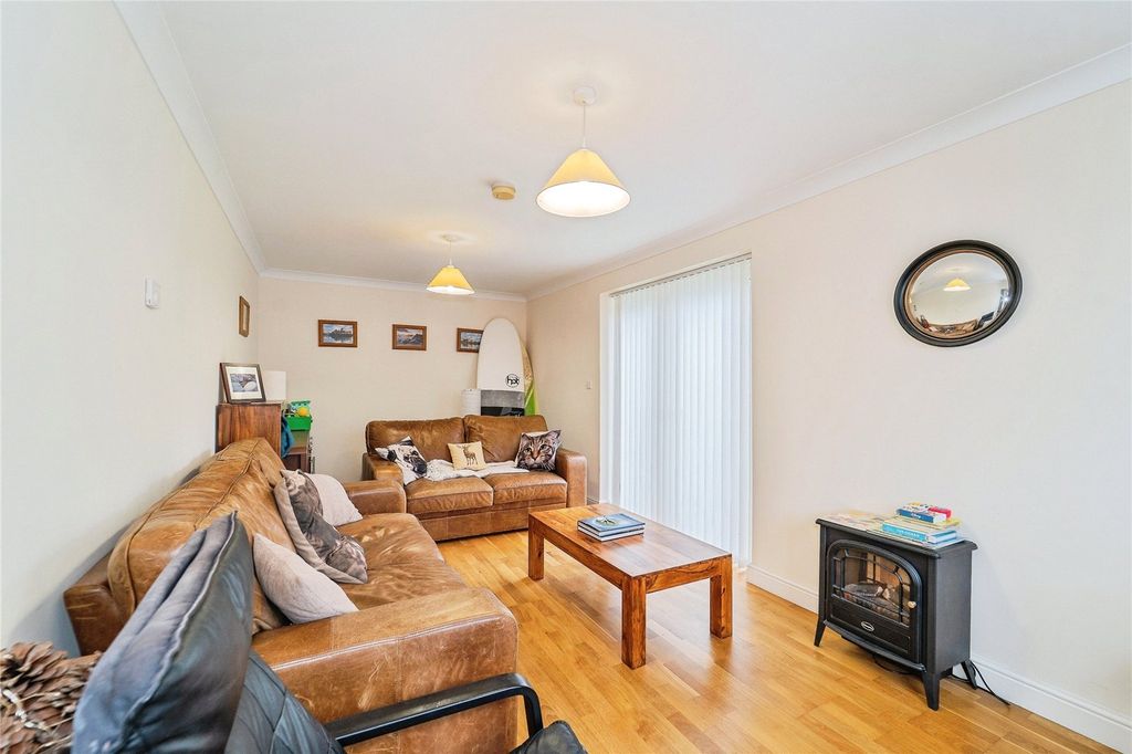 Property photo 2 of 25 Picture No. 15