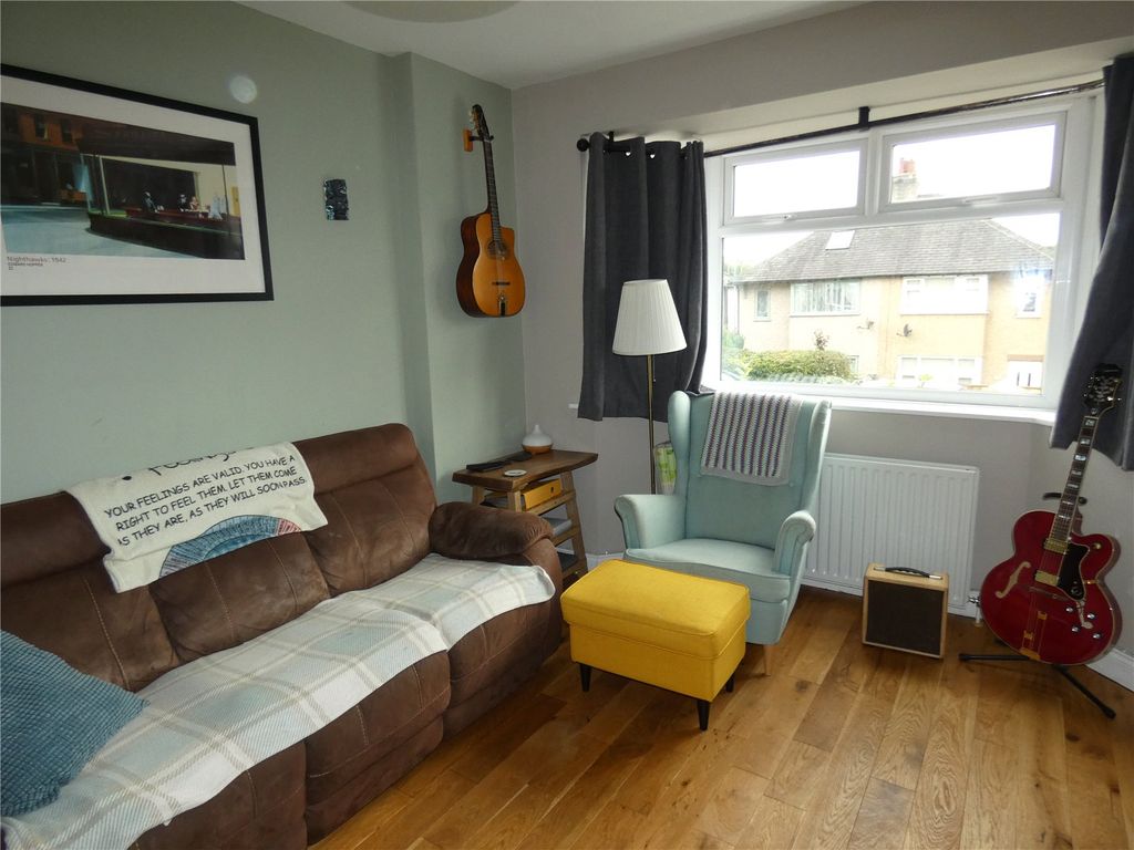 Property photo 3 of 16 Lounge