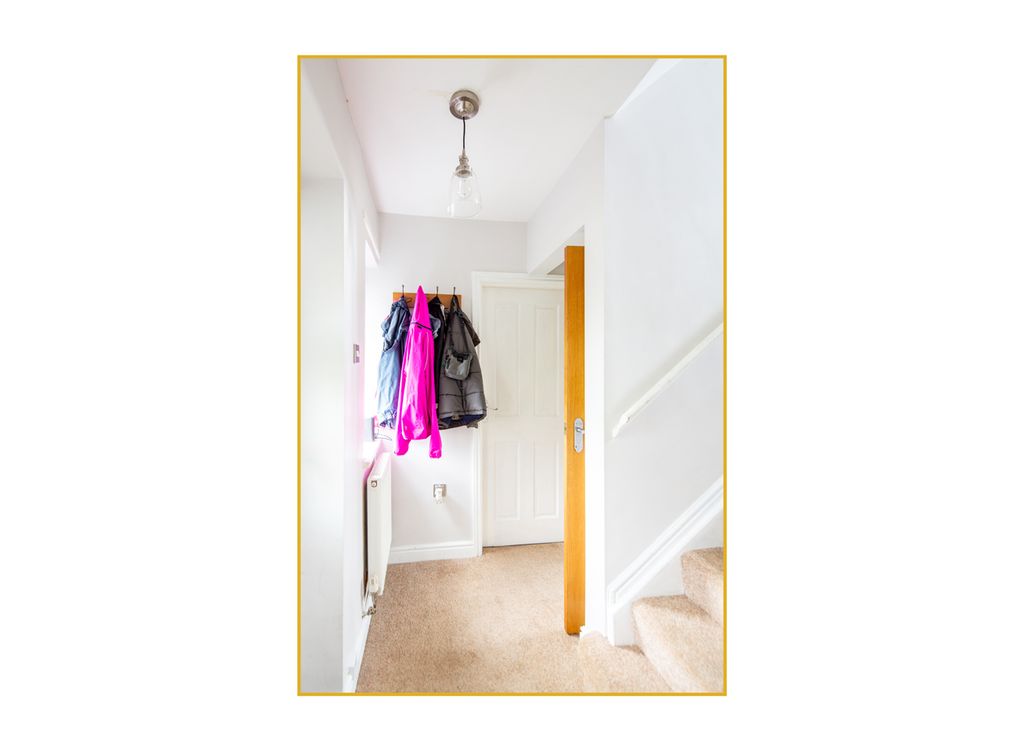 Property photo 3 of 20 Entrance Hall