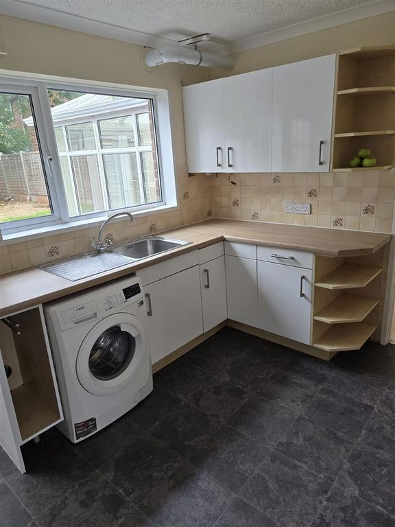 Property photo 3 of 14 Kitchen