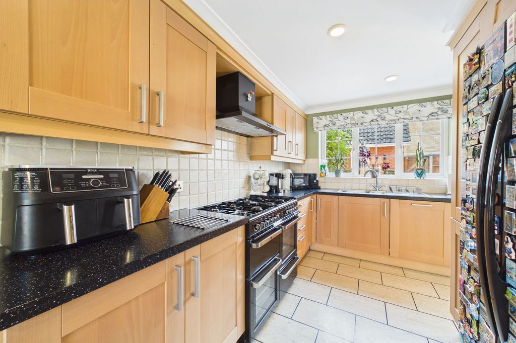 Property photo 2 of 23