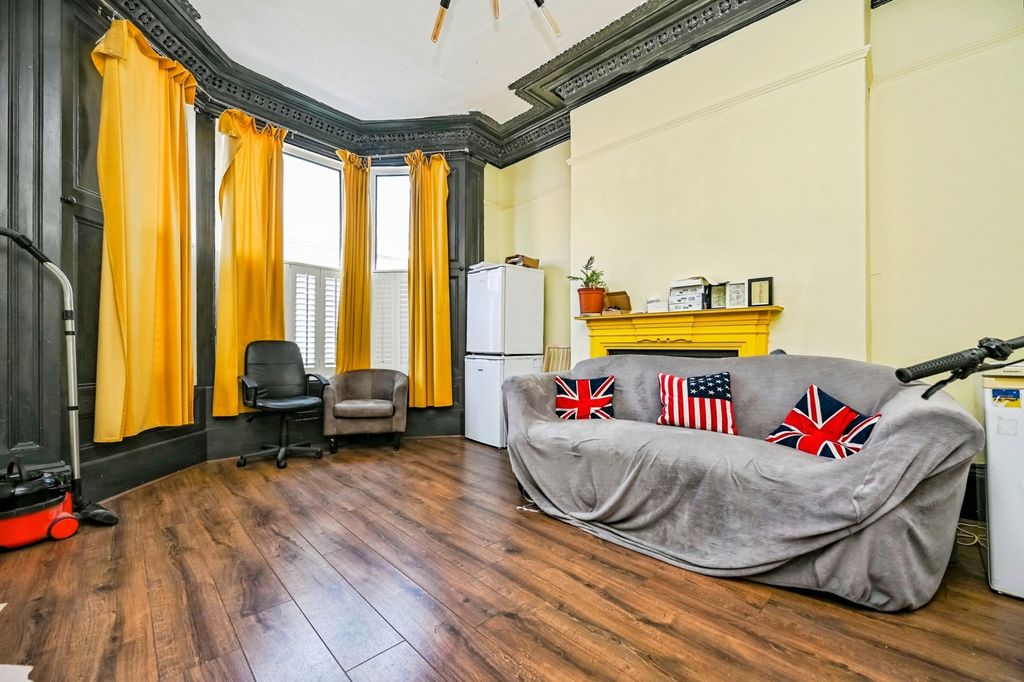 Property photo 3 of 22 Pbox-Img.Jpg