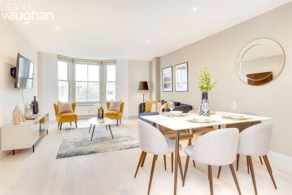 Property photo 3 of 11 Dining