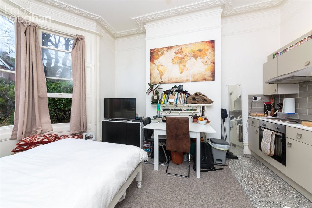 Property photo 3 of 7 Studio