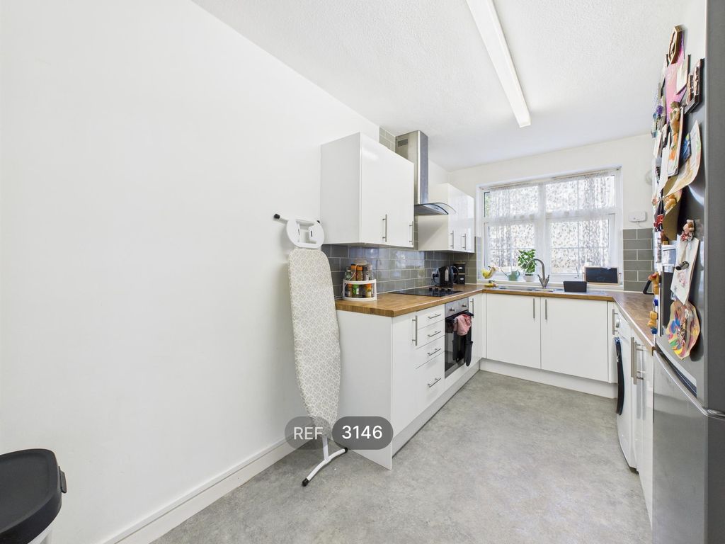 Property photo 3 of 12 Kitchen