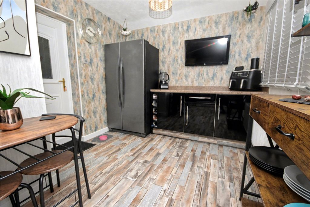 Property photo 3 of 17 Picture No. 06