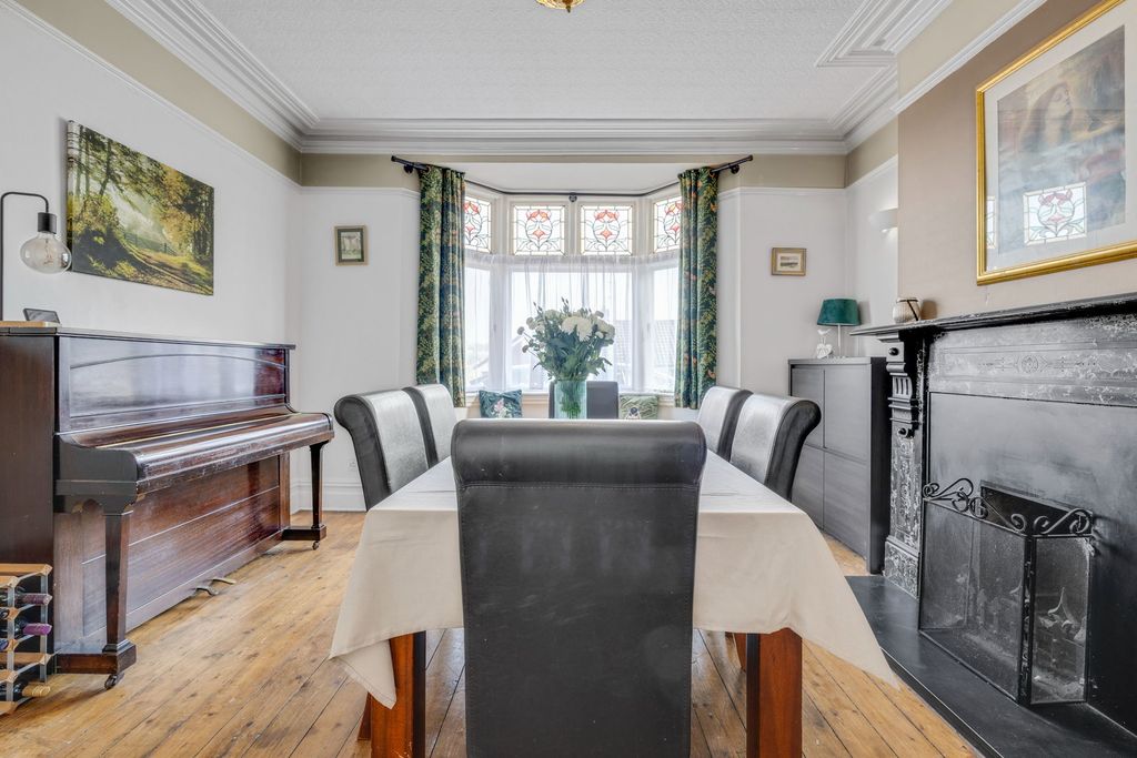 Property photo 3 of 43