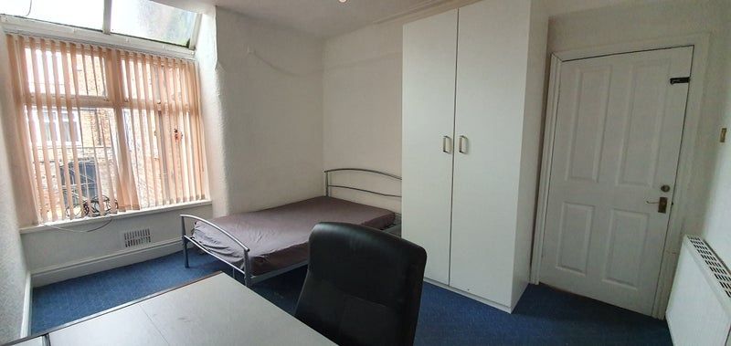 Property photo 2 of 13 A Bright And Tidy Single Bedroom Featuring A Large...