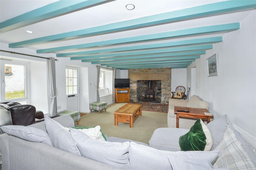 Property photo 3 of 19 Sitting Room