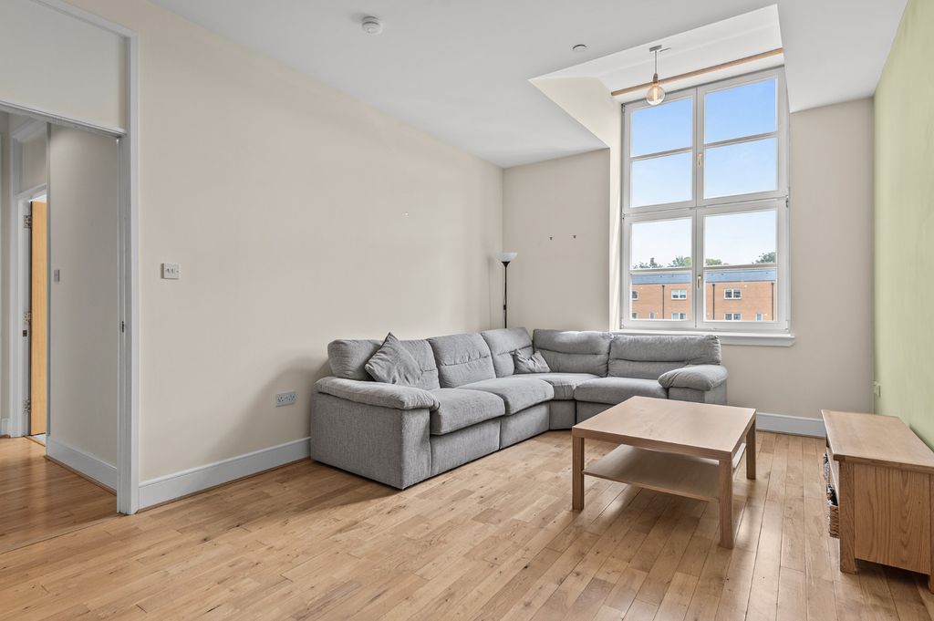 Property photo 2 of 18