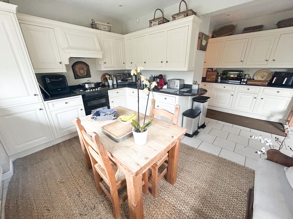 Property photo 2 of 31 Img_4910