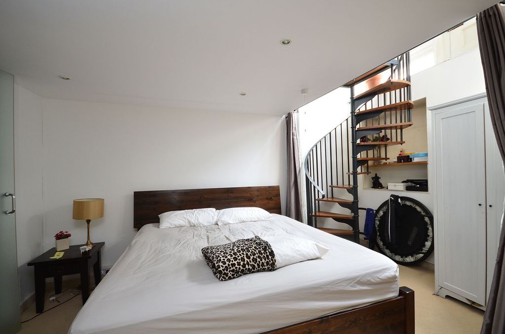 Property photo 3 of 5
