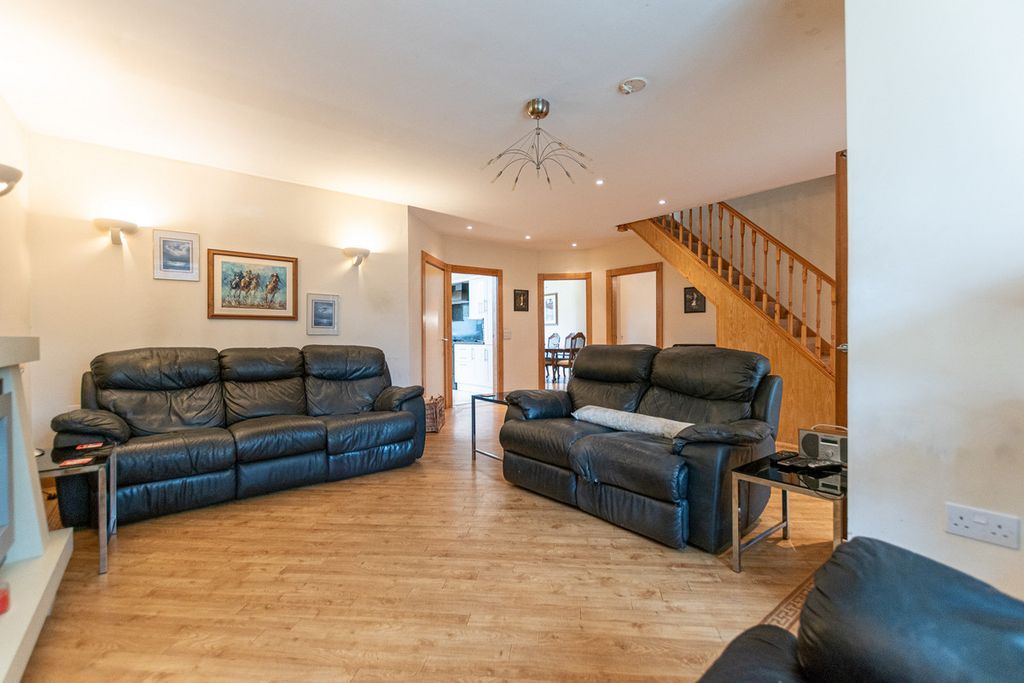 Property photo 2 of 43
