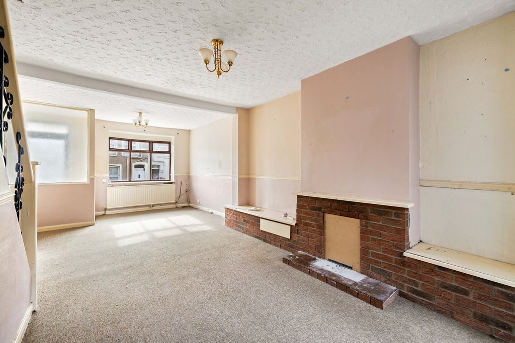 Property photo 2 of 10