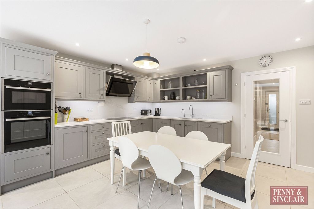 Property photo 1 of 16 Picture No. 05