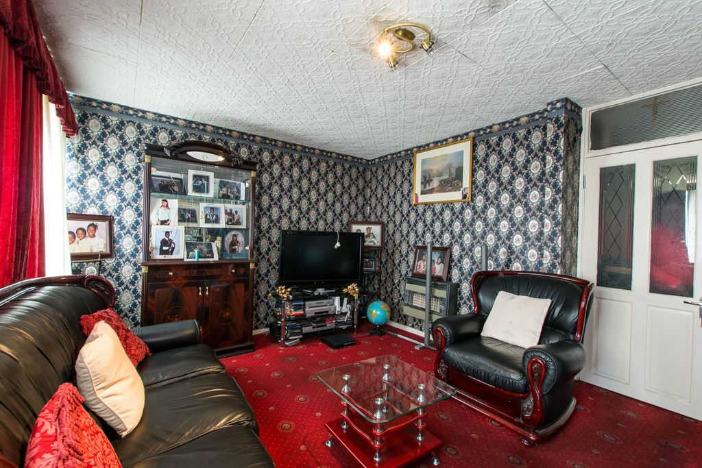 Property photo 3 of 6
