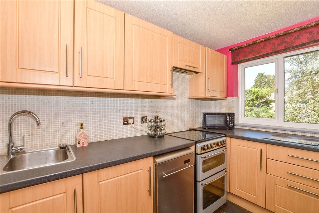 Property photo 3 of 7 Kitchen
