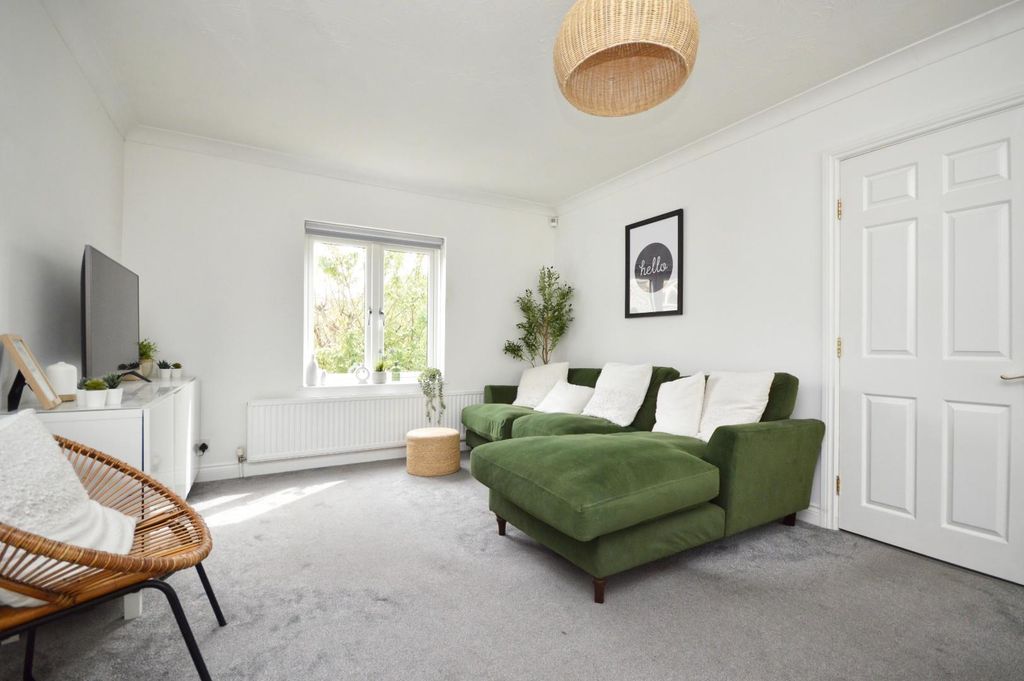 Property photo 3 of 14 Sitting Room