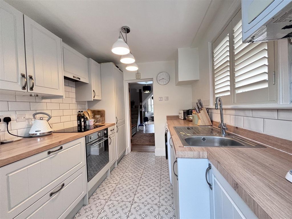 Property photo 1 of 12 Victoria Kitchen 2.Jpg
