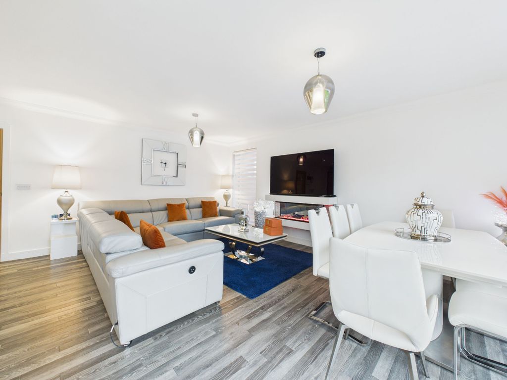 Property photo 3 of 33