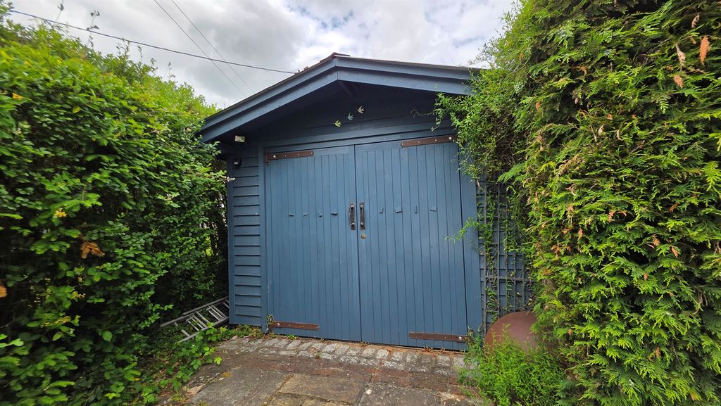 Property photo 3 of 12