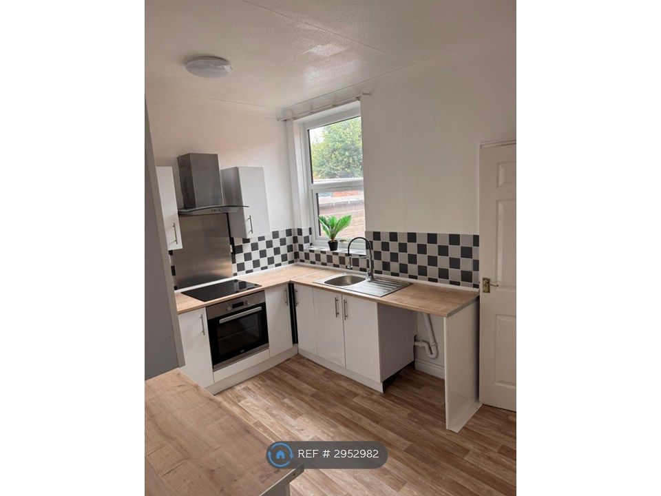 Property photo 2 of 6 Kitchen