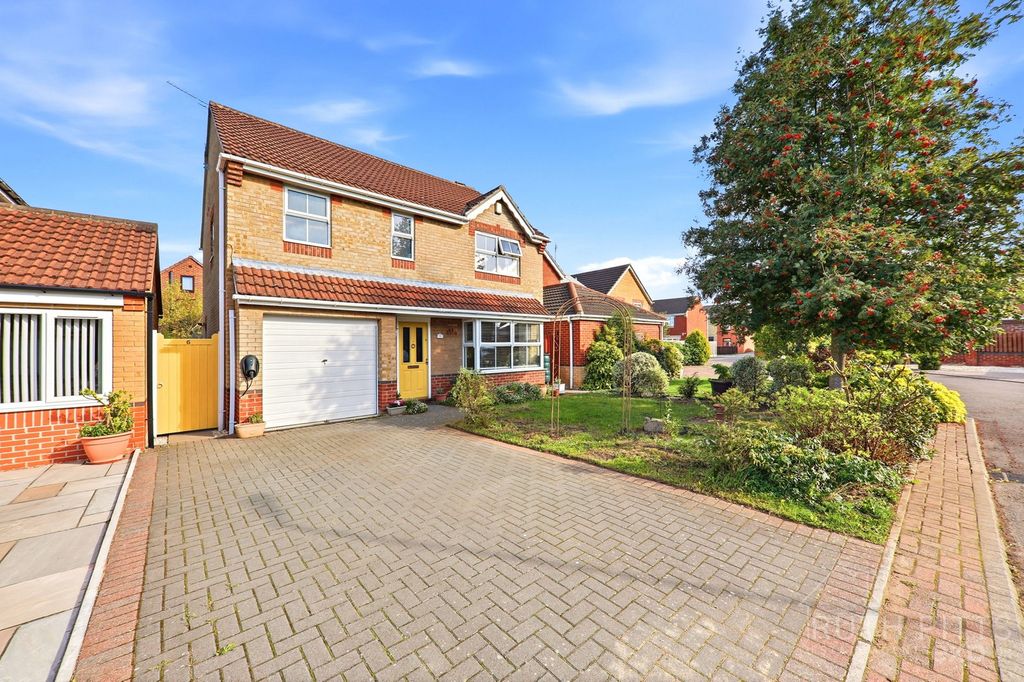 Property photo 2 of 32